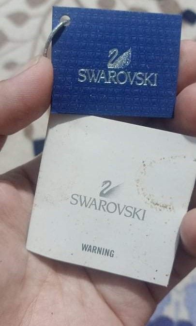 Swarovski necklace with pendant (Category: Necklaces) located in Las Pinas. Submitted by destashmodeon (Listing ID 1299277675, Image 3). Description: Swarovski necklace with pendant - original box and certificate RFS: Decluterring MOP: GCash or GoTyme Location: Las Piñas Courier: J&T or Gogo Express.