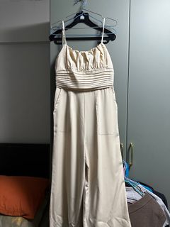(Category: ) located in . Submitted by helpclearmywardrobeplease (Listing ID 1299212380, Image 1). Description: .