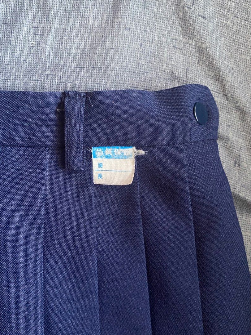 Thrifted Pleated Midi Skirt (Category: Skirts) located in Mandaluyong City. Submitted by katsulist (Listing ID 1299171900, Image 3). Description: Preppy I skirt 💘 ☑️ Fits XS-Semi-S ☑️ Japanese-inspired uniform-style skirt Delivery shouldered by buyer MOP: BPI or GCash 💬 DM for inquiries.