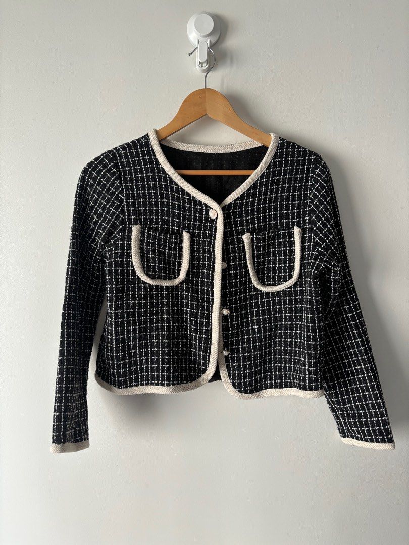 Tweed blazer (semi crop) (Category: Coats, Jackets and Outerwear) located in Makati City. Submitted by ishspace (Listing ID 1299121083, Image 1). Description: Fits S-Semi M.