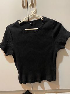 UNIQLO Black Ribbed Cropped Short Sleeve Shirt