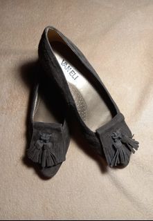 VAN ELI Women's Flats Size 6M Genuine Suede Leather  Bought in the USA