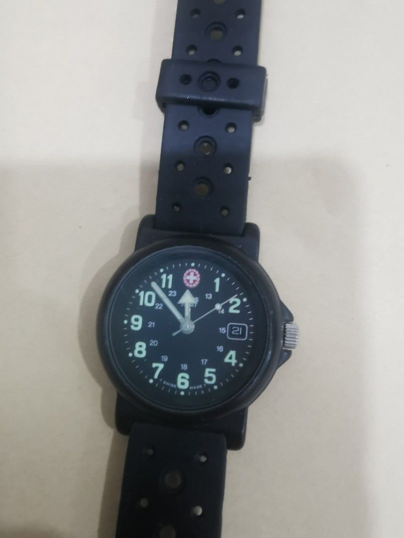 VICTORINOX RENEGADE Women s Fashion Watches Accessories Watches on Carousell