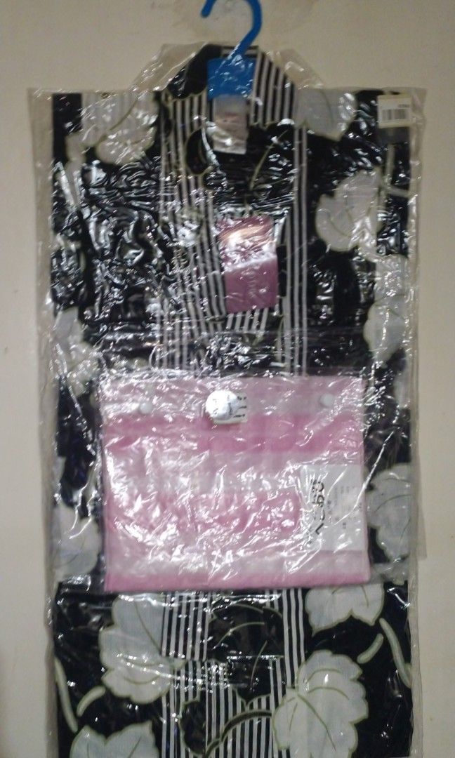 YUKATA KIMONO IN BLACK AND WHITE PATTERN (Category: Traditional & Ethnic wear) located in Bacoor. Submitted by anag729 (Listing ID 1299160345, Image 1). Description: Yukata with belt for kids. This simple Japanese yukata features large white leaves against a black background. SIZE: 120cm MATERIALS: cotton Made in Japan Height- 115cm Sleeves - 55cm Heko Obi: Length- 2.5m Quality- 55% polyester, 44% nylon, 1%polyurethane.