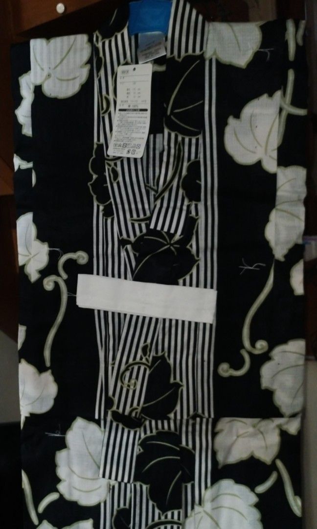 YUKATA KIMONO IN BLACK AND WHITE PATTERN (Category: Traditional & Ethnic wear) located in Bacoor. Submitted by anag729 (Listing ID 1299160345, Image 3). Description: Yukata with belt for kids. This simple Japanese yukata features large white leaves against a black background. SIZE: 120cm MATERIALS: cotton Made in Japan Height- 115cm Sleeves - 55cm Heko Obi: Length- 2.5m Quality- 55% polyester, 44% nylon, 1%polyurethane.