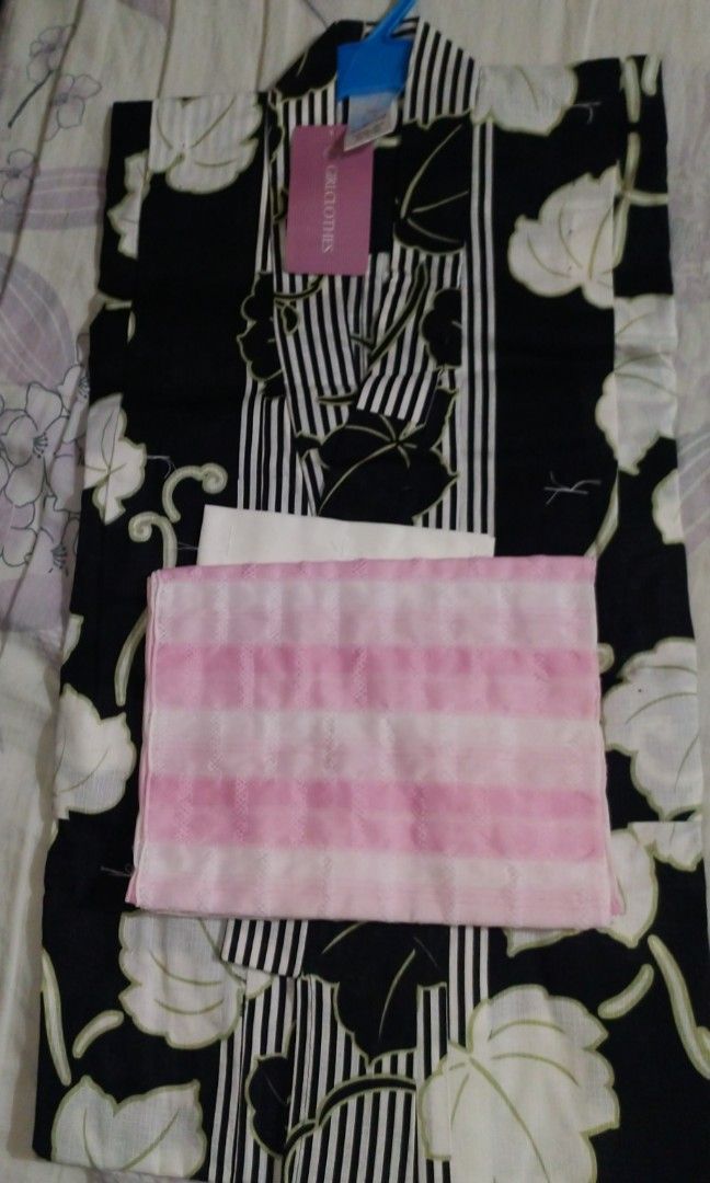 YUKATA KIMONO IN BLACK AND WHITE PATTERN (Category: Traditional & Ethnic wear) located in Bacoor. Submitted by anag729 (Listing ID 1299160345, Image 2). Description: Yukata with belt for kids. This simple Japanese yukata features large white leaves against a black background. SIZE: 120cm MATERIALS: cotton Made in Japan Height- 115cm Sleeves - 55cm Heko Obi: Length- 2.5m Quality- 55% polyester, 44% nylon, 1%polyurethane.