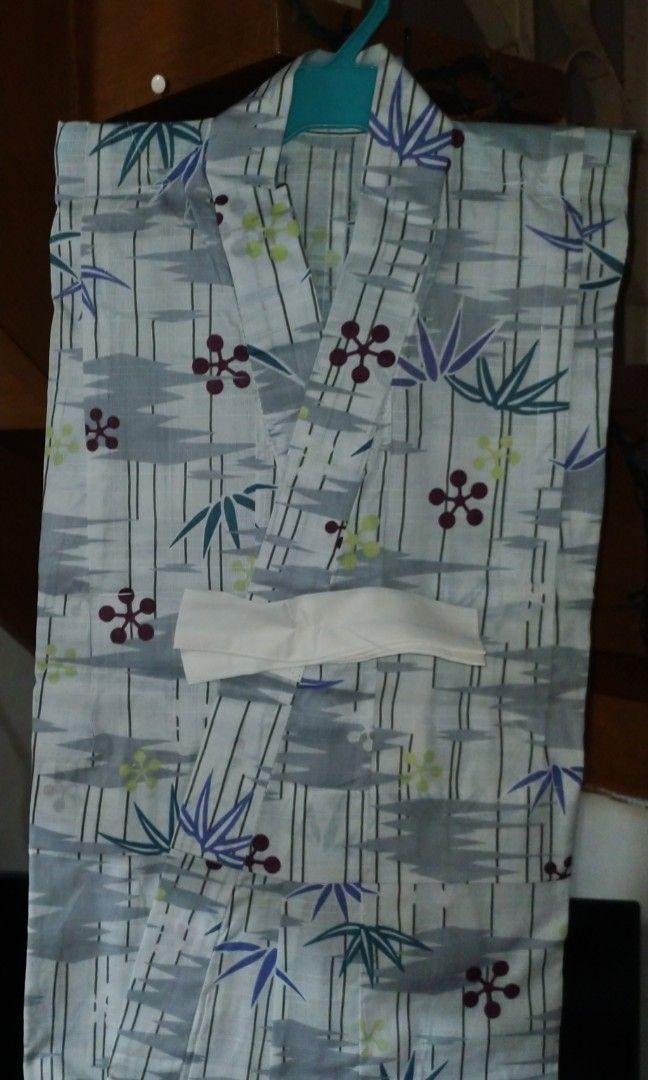 YUKATA SET FOR BOYS (Category: Traditional & Ethnic wear) located in Bacoor. Submitted by anag729 (Listing ID 1299169387, Image 2). Description: Yukata Set for Boys Size: 120cm Material: cotton Obi: 280cm Quality: Nylon Color: White w/ bamboo pattern Geta/Slipper Size: 19.5cm.
