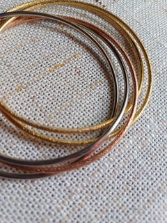 5 Bangles in One ( 2 gold; 2 white gold; 1 rose gold)