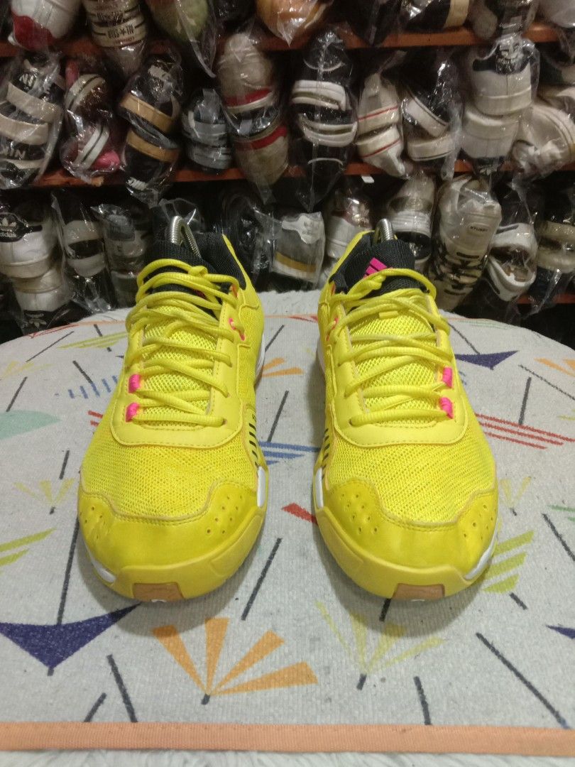 Kasut badminton adidas 2025
