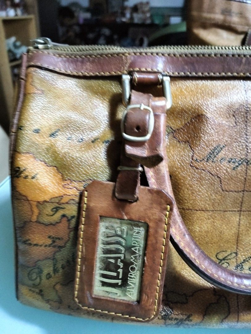 Alviero Martini prima klasse (Category: Luxury Bags & Wallets) located in General Mariano Alvarez. Submitted by ma.miafajardo1219 (Listing ID 1299359076, Image 3). Description: no sling strap included from japan preloved speedy 25 alviero.