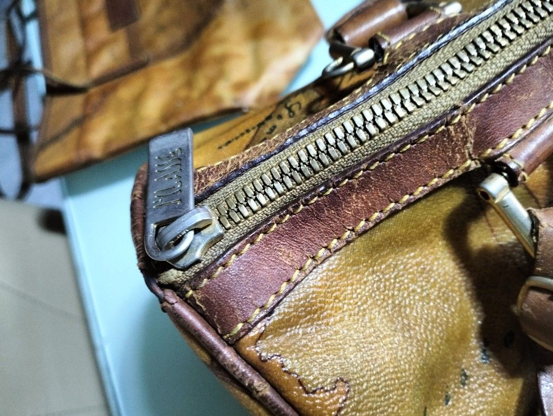 Alviero Martini prima klasse (Category: Luxury Bags & Wallets) located in General Mariano Alvarez. Submitted by ma.miafajardo1219 (Listing ID 1299359076, Image 2). Description: no sling strap included from japan preloved speedy 25 alviero.