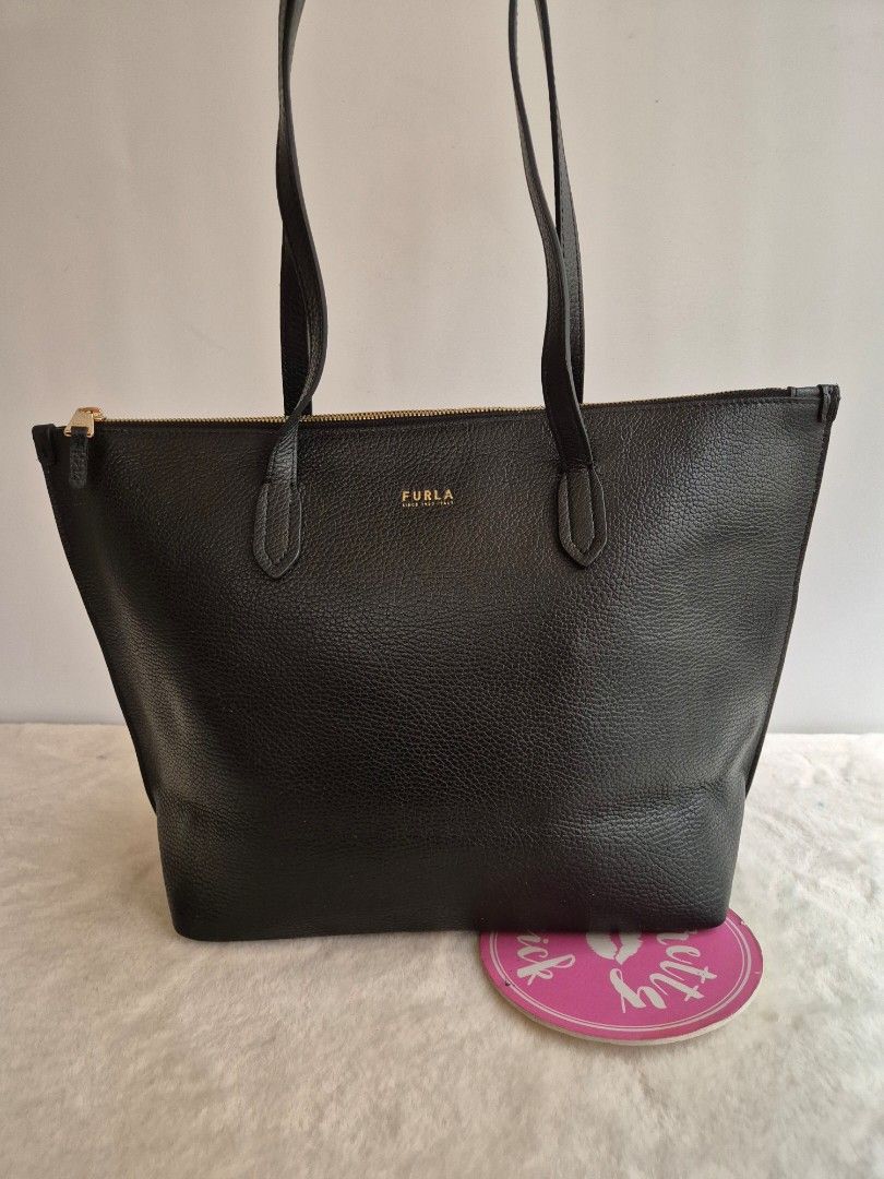 Authentic Furla luce tote bag (Category: Luxury Bags & Wallets) located in Manila. Submitted by _prettyquick (Listing ID 1299371669, Image 1). Description: Preowned Please manage your expectations. 100%AUTHENTIC.