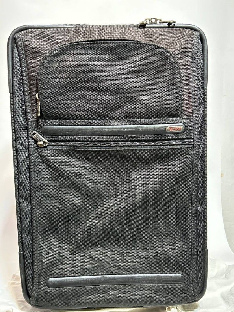 AUTHENTIC TUMI CARRY ON BAG (SMALL SIZE) (Category: Luggage) located in Dinalupihan. Submitted by w_finds (Listing ID 1299383420, Image 2). Description: ❗SHIPPING FEE NOT INCLUDED TO THE PRICE. ✅ STILL NEGOTIABLE (NOT TOO LOW) ✅ WHAT YOU SEE WHAT YOU GET ✅ MOP: COP, GCASH, BANK TRANSFER. ✅ COURIER: LBC, JNT, JR EXPRESS ✅ NO RETURN WITHOUT VIDEO PROOF ✅ALL FLAWS WHERE SEEN ON THE PICTURE ❌ NO TO JOYJOY BUYER/RESERVER.
