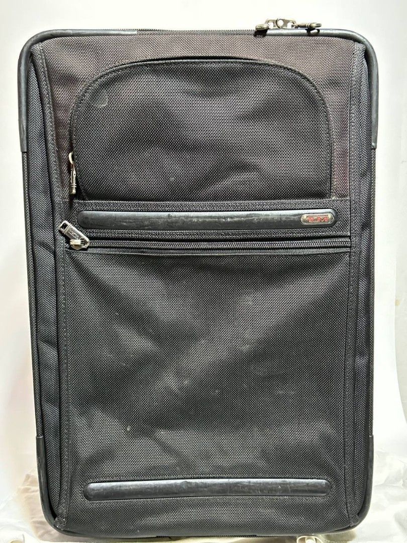 AUTHENTIC TUMI CARRY ON BAG (SMALL SIZE) (Category: Luggage) located in Dinalupihan. Submitted by w_finds (Listing ID 1299383420, Image 1). Description: ❗SHIPPING FEE NOT INCLUDED TO THE PRICE. ✅ STILL NEGOTIABLE (NOT TOO LOW) ✅ WHAT YOU SEE WHAT YOU GET ✅ MOP: COP, GCASH, BANK TRANSFER. ✅ COURIER: LBC, JNT, JR EXPRESS ✅ NO RETURN WITHOUT VIDEO PROOF ✅ALL FLAWS WHERE SEEN ON THE PICTURE ❌ NO TO JOYJOY BUYER/RESERVER.