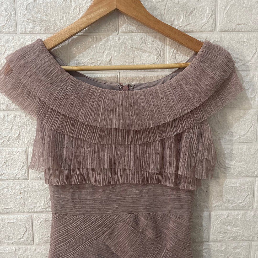 BCBG MAXAZRIA INSPIRED Tiered Scoop neck Dress (Category: Dresses) located in Quezon City. Submitted by raidmycloset.mnl (Listing ID 1299370552, Image 3). Description: Size: XS-S ▪︎MOP: Gcash, Maya, PBCOM, BDO, Gotyme ▪︎Delivery: -Standard: Gogo Express,J&T, others (pm me) -Same Day Deliv: Lalamove or Grab (you may suggest a courier but only those with available pick up services).