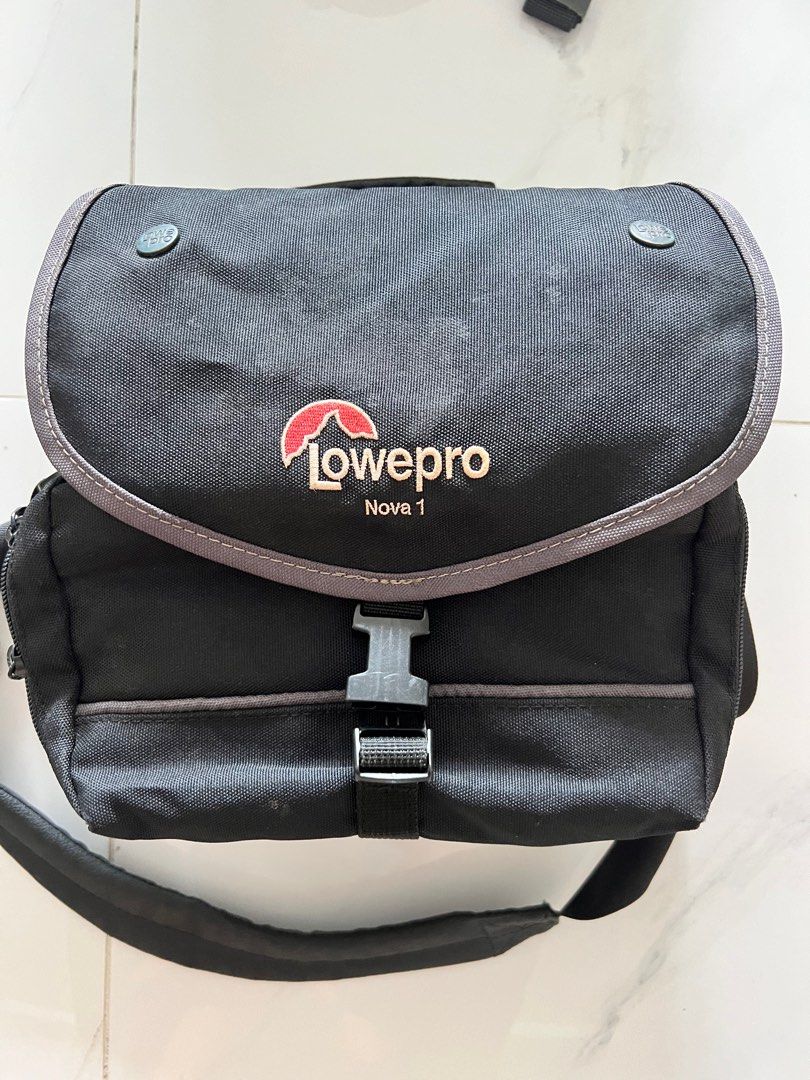 Camera sling bag Lowepro Nova 1