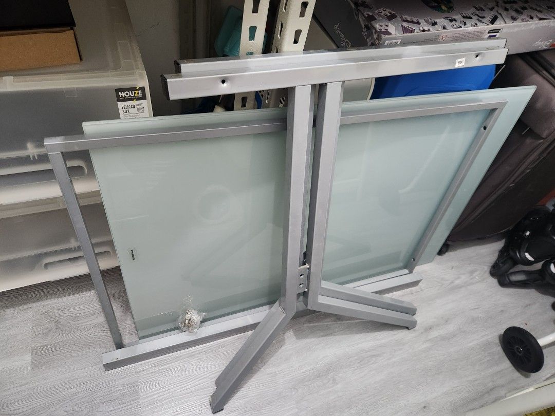 Computer / Study Table (Category: Tables & Sets) located in Singapore. Submitted by k3n888 (Listing ID 1299299355, Image 2). Description: with Tempered Glass table top. No Cracks..