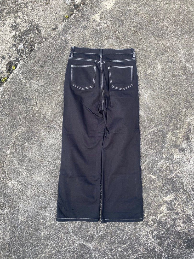 Contrast stitch straight loose pants (Category: Jeans) located in Sorsogon. Submitted by archiverags (Listing ID 1299383358, Image 2). Description: CONTRAST STITCH PANTS 28-29W 38L 9HEM.