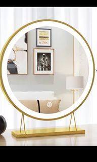 Gold mirror with built-in ring light (no need for batteries)
