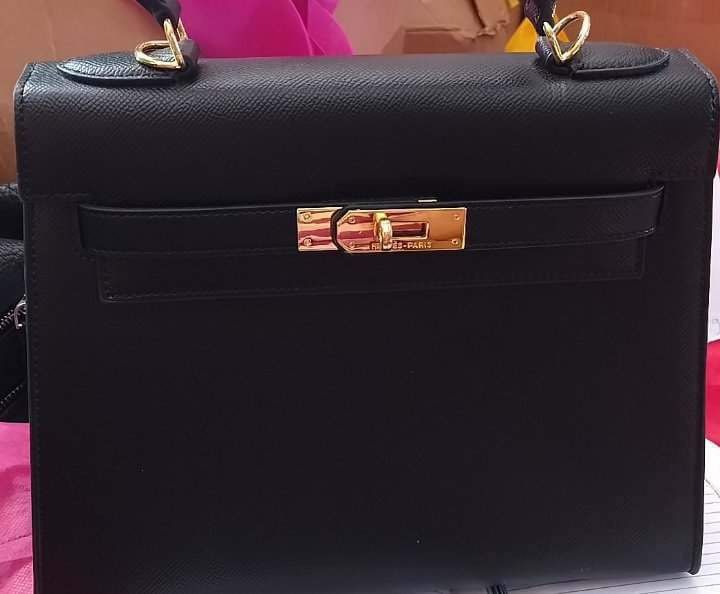 Her!mes Kelly Rank A (Category: Luxury Bags & Wallets) located in Baguio. Submitted by maxx_li (Listing ID 1299299373, Image 1). Description: Japan sourced Preloved Hermes Kelly Bag and sling only. WYSIWYG Slightly Negotiable.