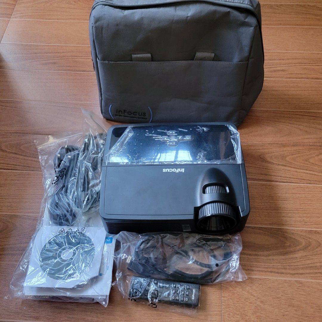 InFocus N112 projector (Category: Projectors) located in Pasig City. Submitted by bananajellybean (Listing ID 1299300575, Image 1). Description: InFocus N112 projector rarely used, like new, selling for 10k, neg complete accessories plus carrying case research na lang specs pls.