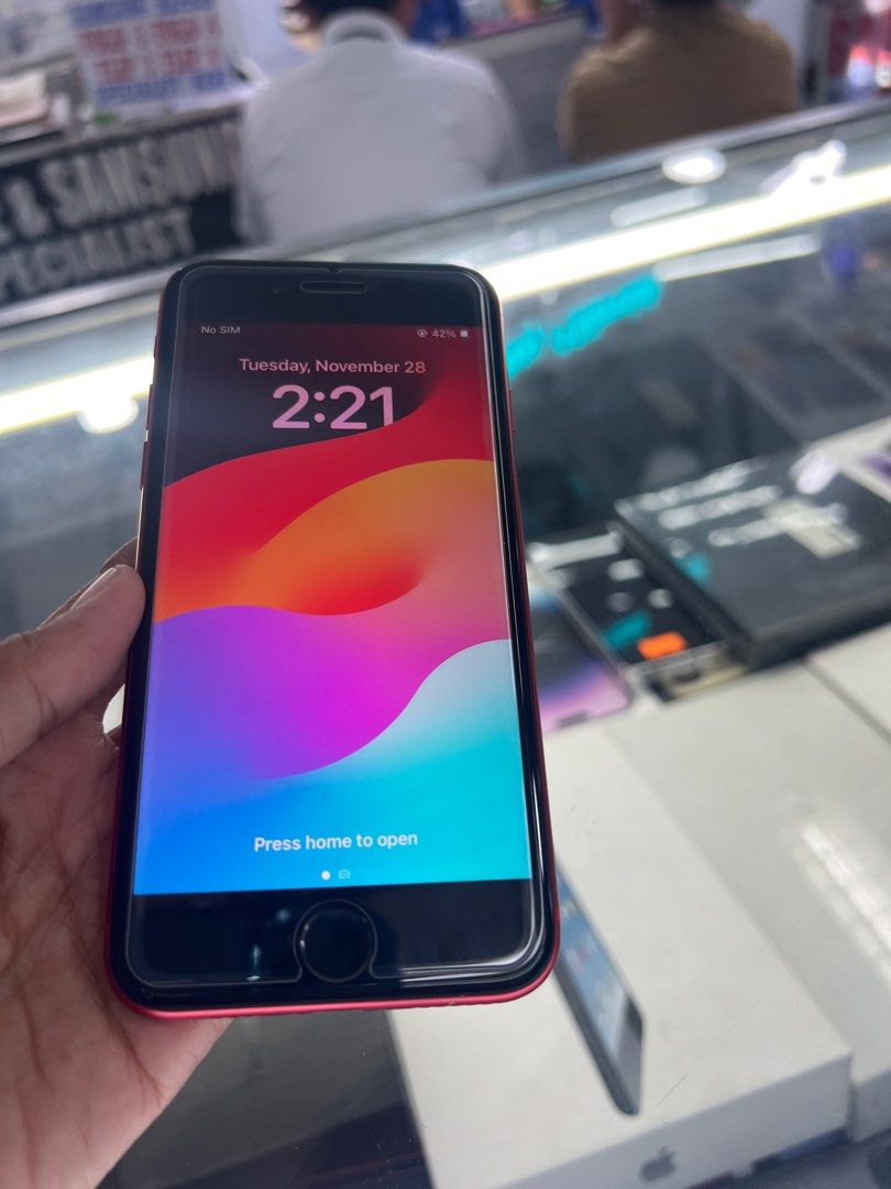 Iphone SE 2020 128gb Red Edition (Category: iPhone SE Series) located in San Juan City. Submitted by AshleyandLynGeneralmerchandise (Listing ID 1299388442, Image 2). Description: We accept trade in Credit card / Home Credit Shipping Meet ups / Delivery Fb page: Ashley & Lyn.