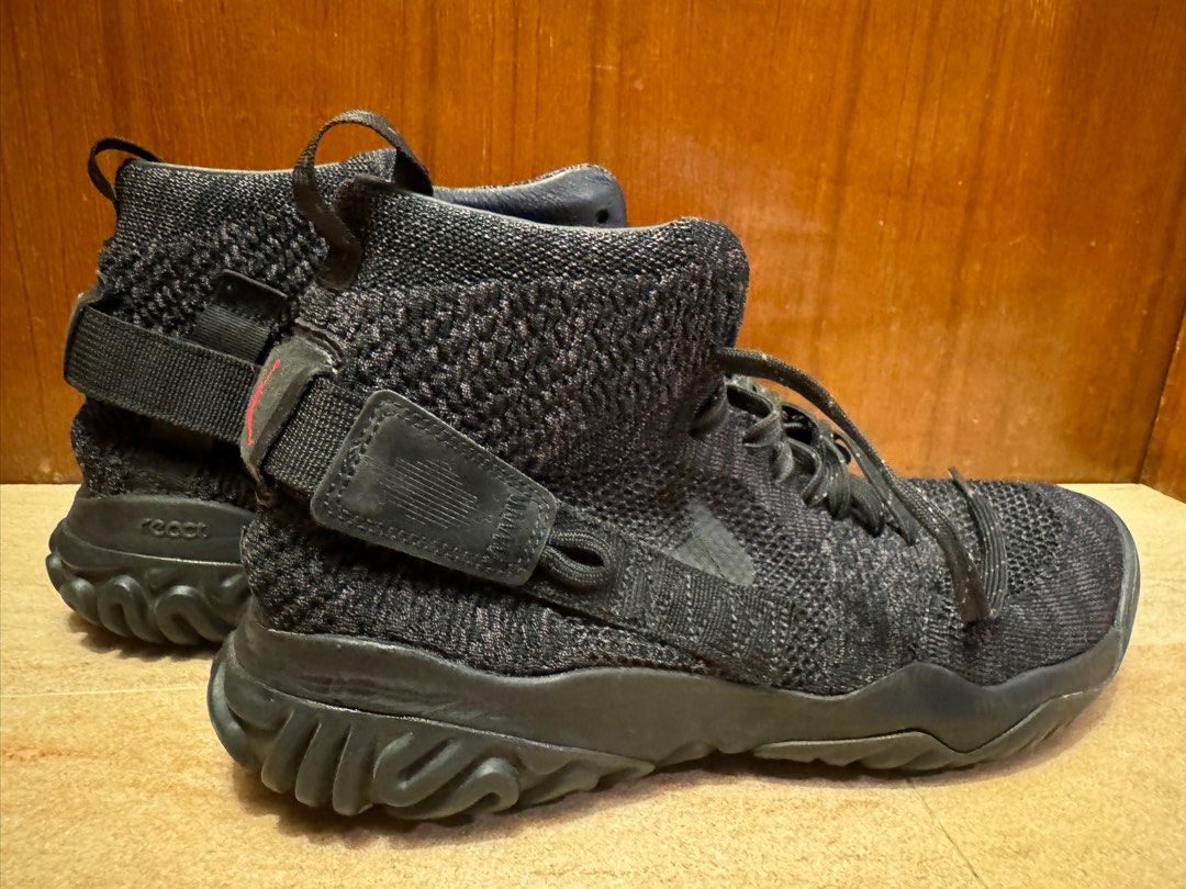 Jordan apex react triple black best sale