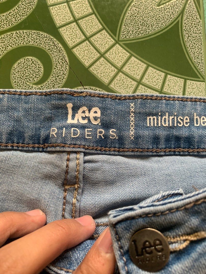 Jorts Lee Brand (Category: Shorts) located in Cavite. Submitted by mcgars (Listing ID 1299387305, Image 3). Description: Dimes: 32 waist 19 length 9.5 leg opening No issue.
