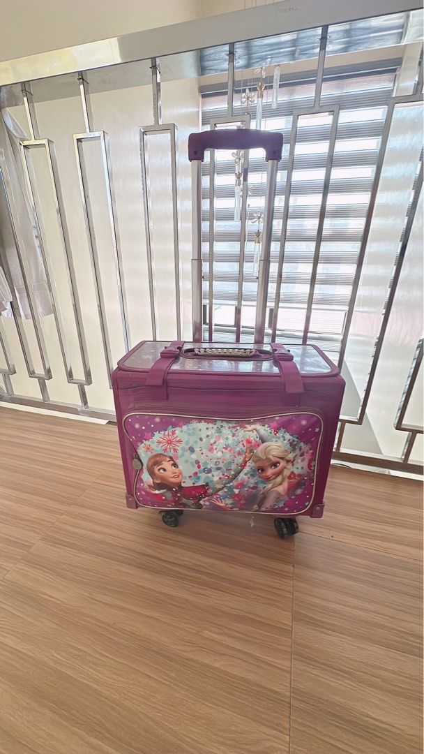 KIDS STROLLER GOOD AS NEW (Category: Strollers) located in Manila. Submitted by anjiniel (Listing ID 1299281539, Image 2). Description: Need lang linisan halos d nagamit kumpleto pa pati cover nya pag umuulan zipper in very good condition bought from mall.