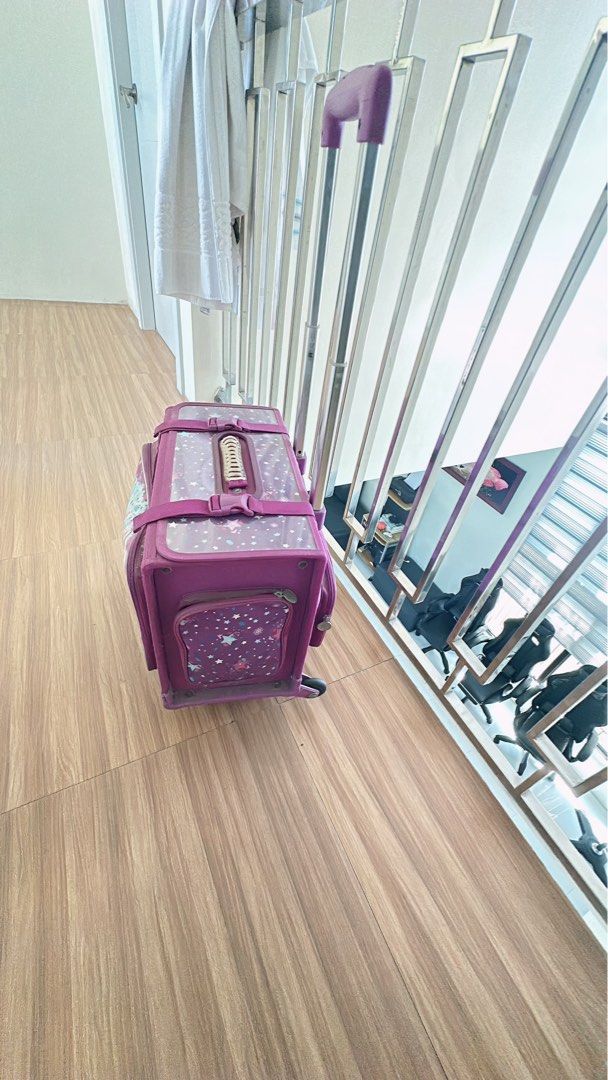 KIDS STROLLER GOOD AS NEW (Category: Strollers) located in Manila. Submitted by anjiniel (Listing ID 1299281539, Image 3). Description: Need lang linisan halos d nagamit kumpleto pa pati cover nya pag umuulan zipper in very good condition bought from mall.