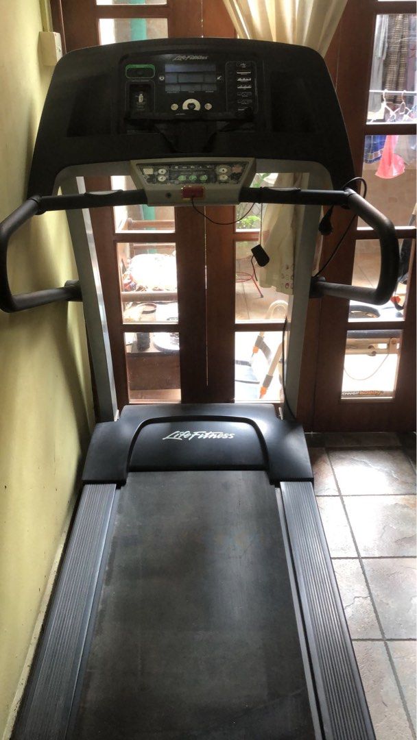 Life Fitness F1 Treadmill