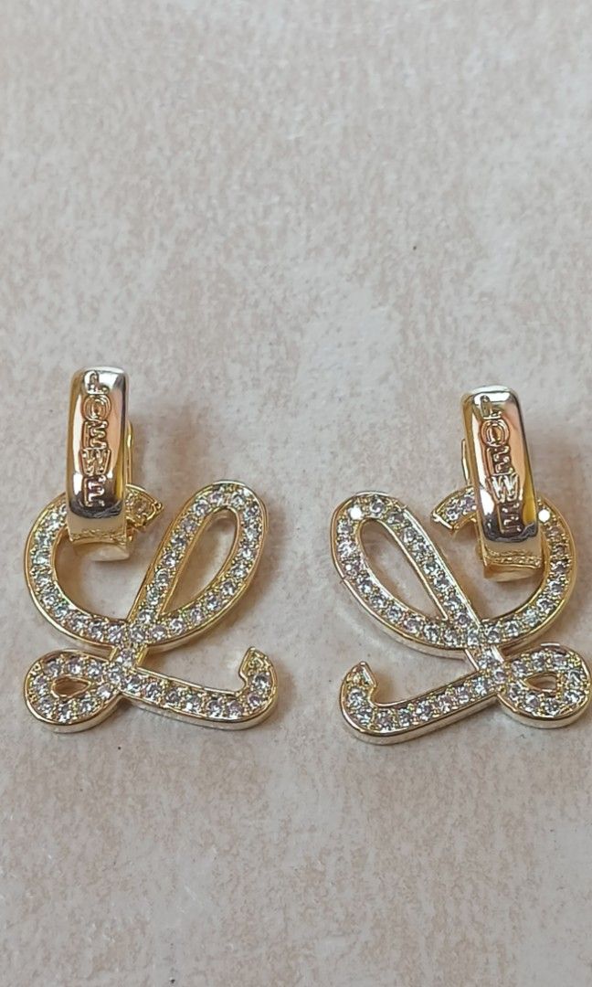 Loewe earrings from japan (Category: Luxury Accessories) located in Quezon City. Submitted by liambags (Listing ID 1299306888, Image 2). Description: Loewe earrings from japan no flaws so pretty in actual with gift box kindly pm me.