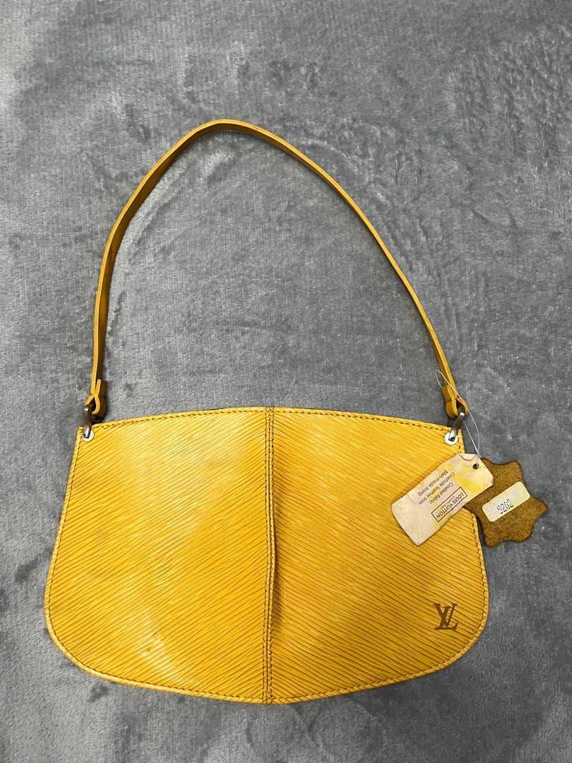 Louis Vuitton Pochette kili bag (Category: Luxury Bags & Wallets) located in Caloocan City. Submitted by onlyfromthepast (Listing ID 1299391434, Image 1). Description: 9/10 condition 11x7.5 measurements Refer to photos for condition and flaws last 3 slides ✅my details before purchasing tia💕.