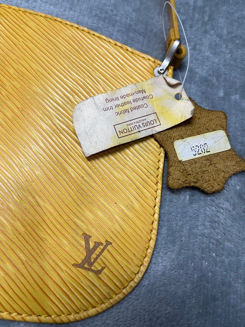 Louis Vuitton Pochette kili bag (Category: Luxury Bags & Wallets) located in Caloocan City. Submitted by onlyfromthepast (Listing ID 1299391434, Image 2). Description: 9/10 condition 11x7.5 measurements Refer to photos for condition and flaws last 3 slides ✅my details before purchasing tia💕.