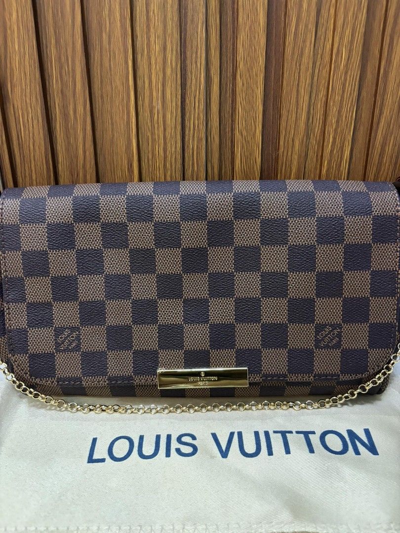 Lv Favorite Damier (Category: Luxury Bags & Wallets) located in Cebu City. Submitted by day.98 (Listing ID 1299423443, Image 2). Description: japan preloved bag selected from japan surplus genuine leather coded no flaws.
