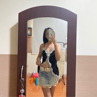 mini y2k skirt (free top)