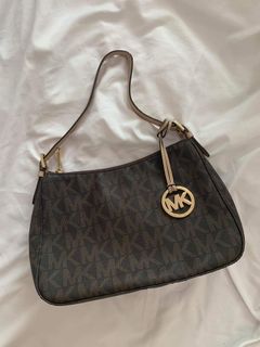 (Category: ) located in . Submitted by shavypreloved (Listing ID 1299331870, Image 1). Description: .