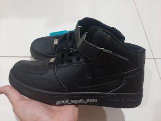 (Kategori: ) berada di . Dikirim oleh garasi_sepatu_store (ID iklan 1299430774, Gambar 1). Deskripsi: .