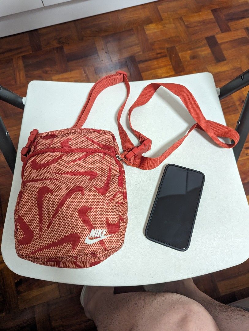 Nike Heritage Crossbody Bag 4L (Category: Sling Bags) located in Quezon City. Submitted by tinesarmiento (Listing ID 1299349047, Image 3). Description: .