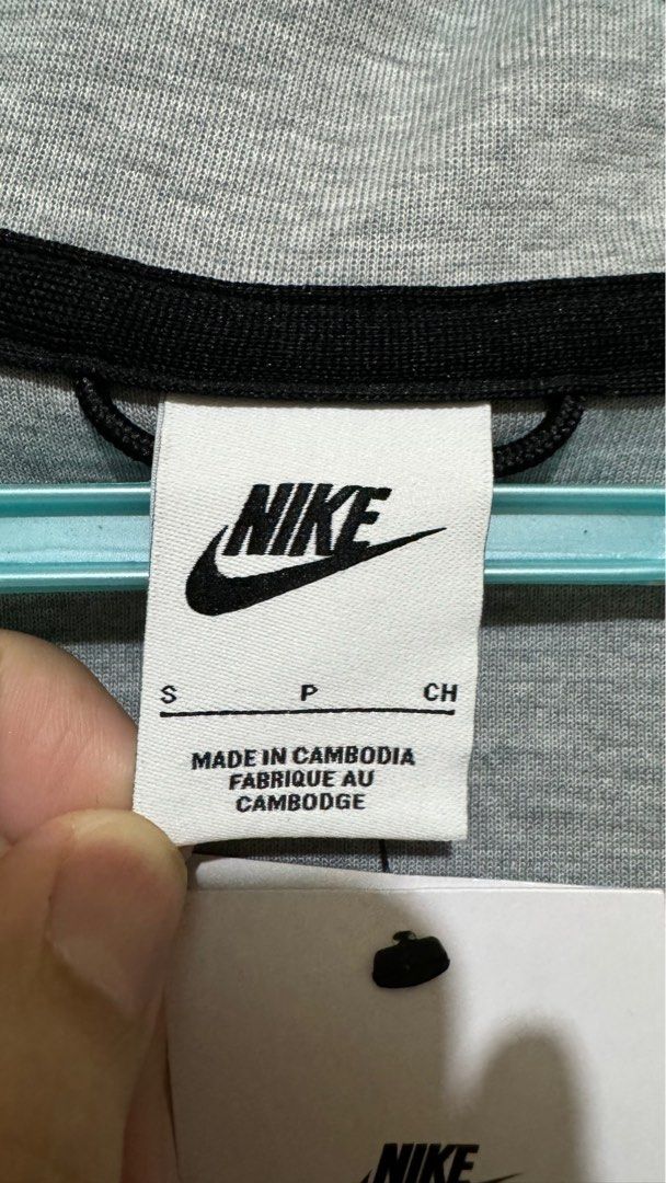 Nike Tech Fleece Full-Zip Hoodie (Category: Activewear) located in Quezon City. Submitted by stuffshedder (Listing ID 1299400188, Image 2). Description: Nike Sportswear Tech Fleece Full-Zip Hoodie Heather Grey Size Small Style: #CU4489-063 made with a double-sided spacer fabric for added warmth without extra weight. - Tech fleece - Zippered sleeve pocket - 4-panel hood - Transparent taping - Standard fit Bought in Dubai Outlet mall for 6k++ Brand