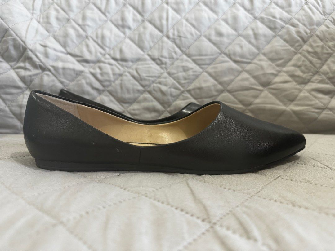 Original Franco Sarto Hazeline Flat Shoes Women s Fashion Footwear Flats Sandals on Carousell