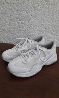 Puma White Sneakers/Trainers