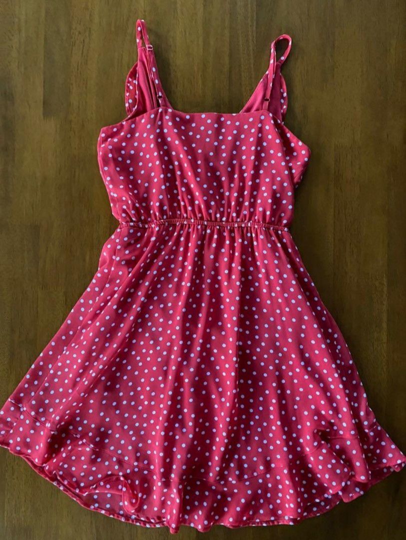 (S) H&M Red Polka Dot Summer Dress (Category: Dresses) located in Pasig City. Submitted by proj.pract1cal (Listing ID 1299368751, Image 2). Description: size small - true to size pero kasya rin naman sa medium. worn once only! so pretty and nakaka-fresh. very flattering details and cut promise! kaso parang di na appropriate for me since I'm approaching 40 na 😂.