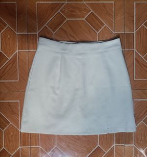 SHEIN DAZY cream skirt with zip at the back