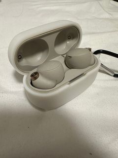 Sony wh-1000xm4 noise-cancelling earbuds