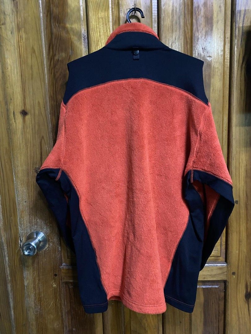 The North Face Fleece Jacket (Category: Coats, Jackets and Outerwear) located in Baguio. Submitted by dreyclutter (Listing ID 1299380721, Image 3). Description: Size: M-L (23-29 ) Color rate: 10/10.