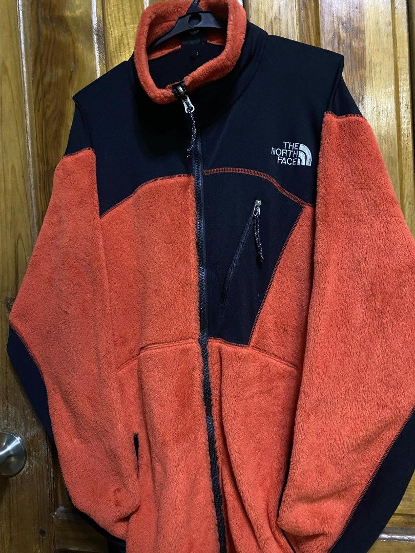 The North Face Fleece Jacket (Category: Coats, Jackets and Outerwear) located in Baguio. Submitted by dreyclutter (Listing ID 1299380721, Image 2). Description: Size: M-L (23-29 ) Color rate: 10/10.