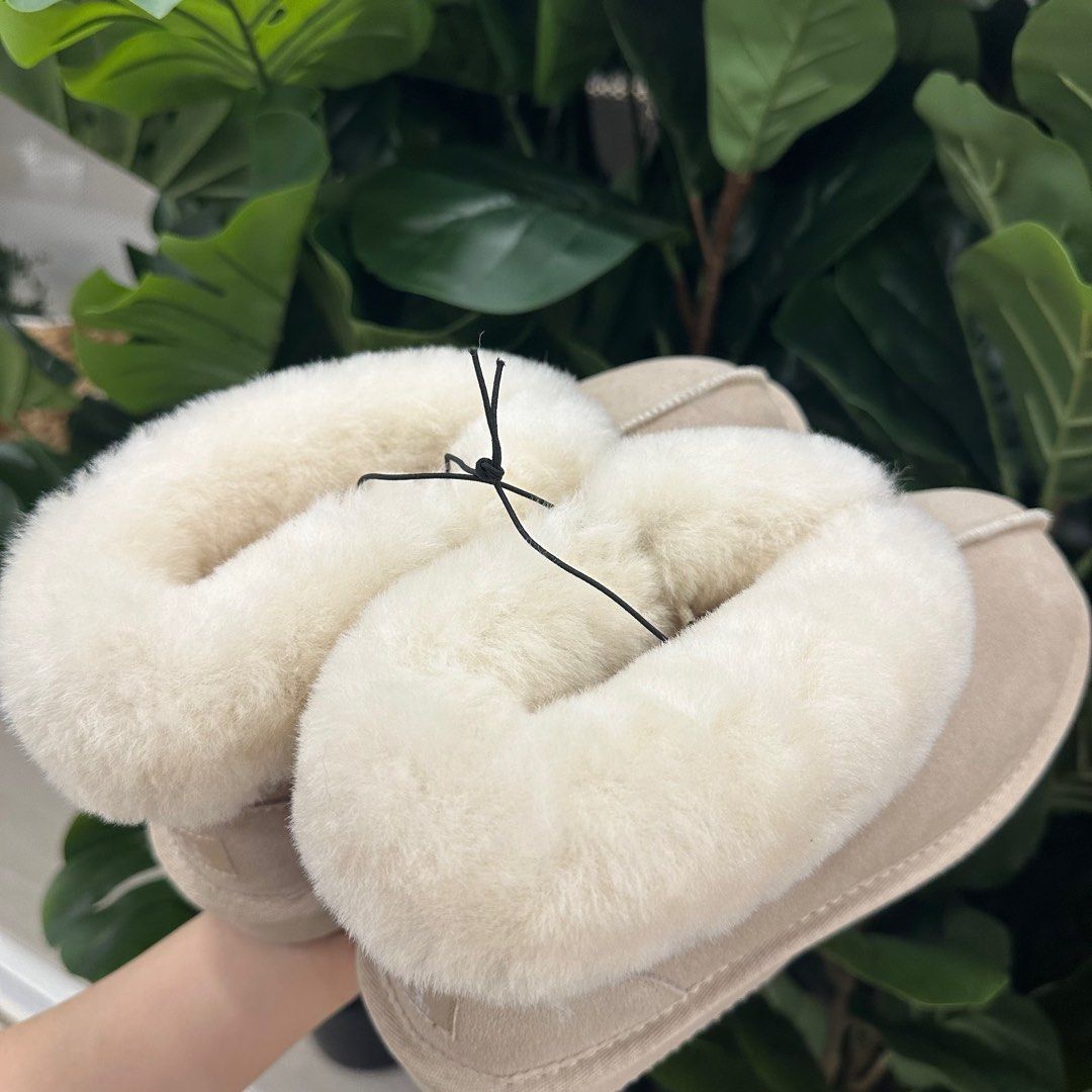 authentic ugg fold down slippes many sizes avail