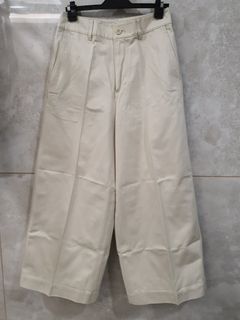 Uniqlo Wide Leg Pants with Diagonal and Back Pockets in Beige