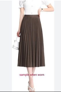 Uniqlo checkered brown pleated skirt